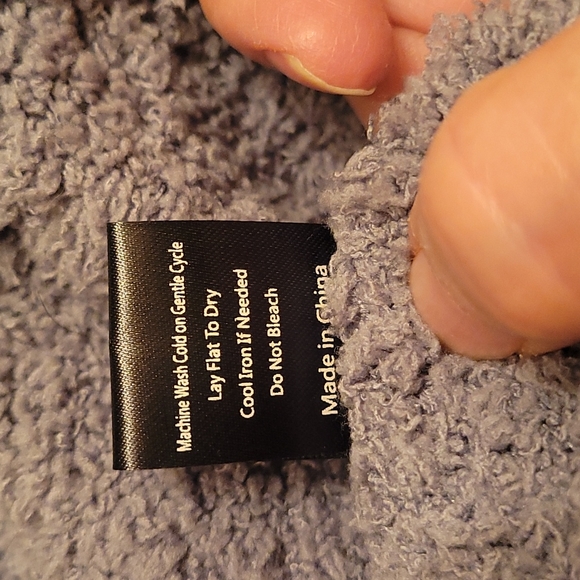 POL softest ever V-neck sweater - Picture 7 of 7